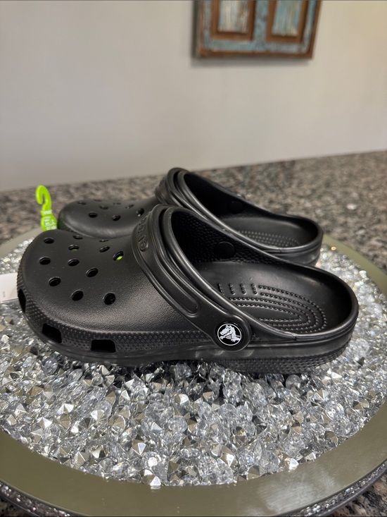 CROCS Shoes - CROCS Black Classic Clog with Heel Strap NEW M4 W6